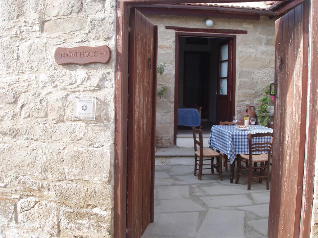 Niovi House Tochni Quarto foto